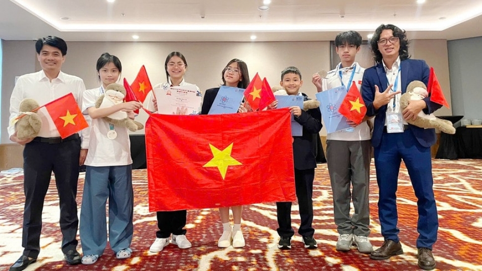 Vietnamese students win five medals at 2025 World Young Physicist Olympiad